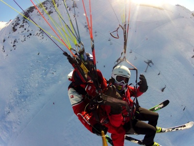 Great paragliding flight over Les Arcs with ski departure