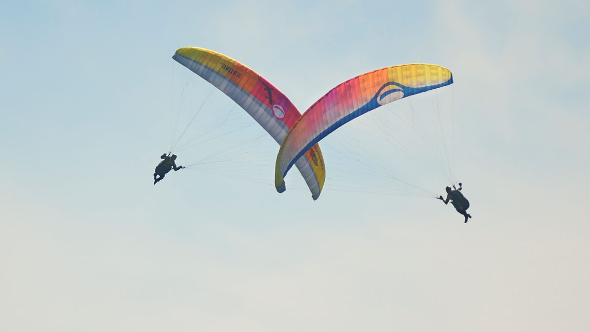 Quelques acrobaties en parapente